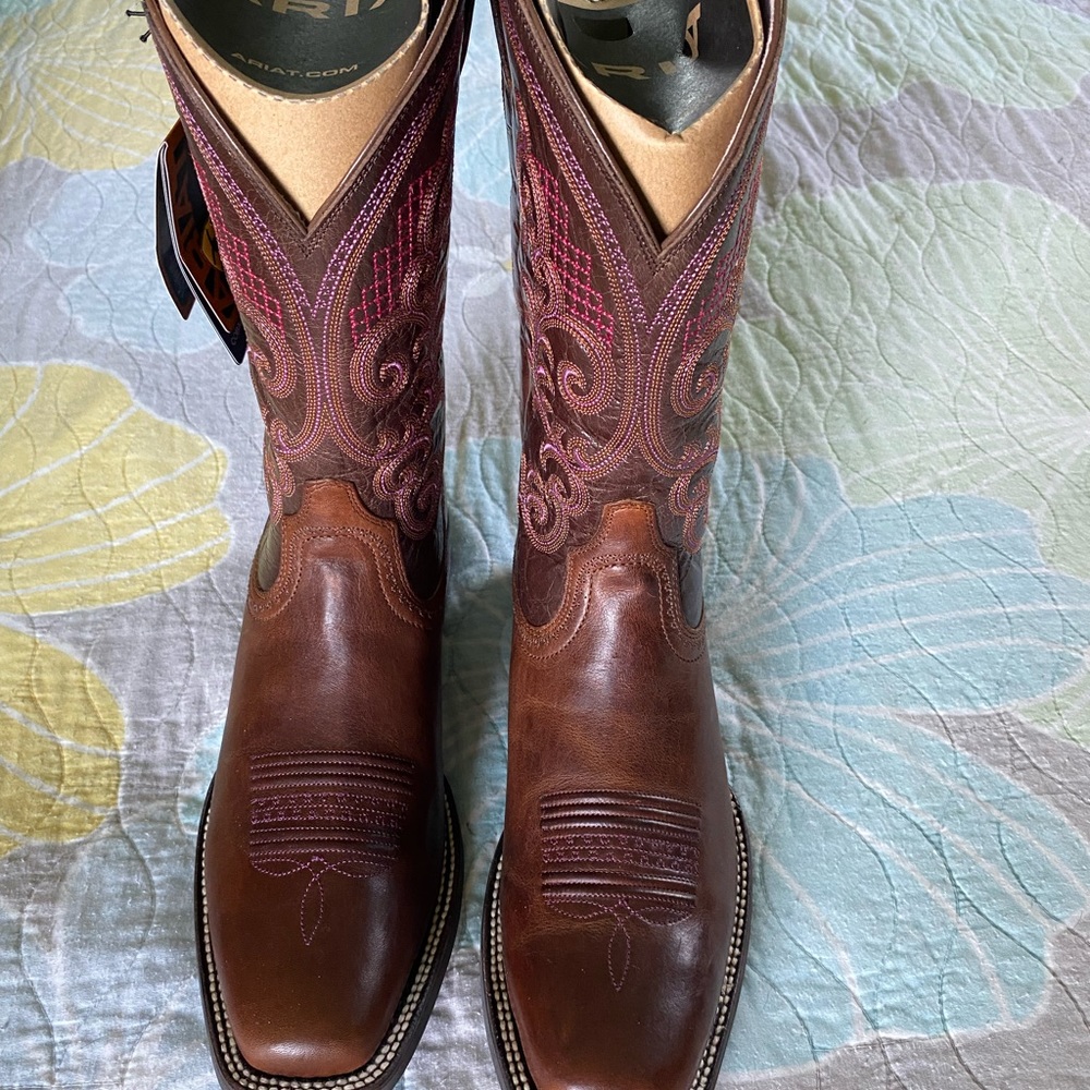 Ariat Quantum Performer cowboy boots Barbie pink stitching!